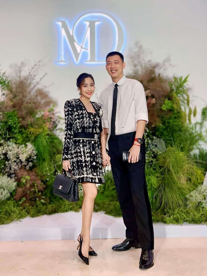 Ốc thanh vân vừa dọn sang nhà mới ở úc đã trốn đàn con thơ về việt nam đi hẹn hò với chồng doanh nhân - 11