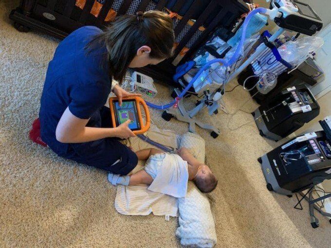 Con trai út của Quách Thành Danh vừa chào đời đã phải thở bằng máy.