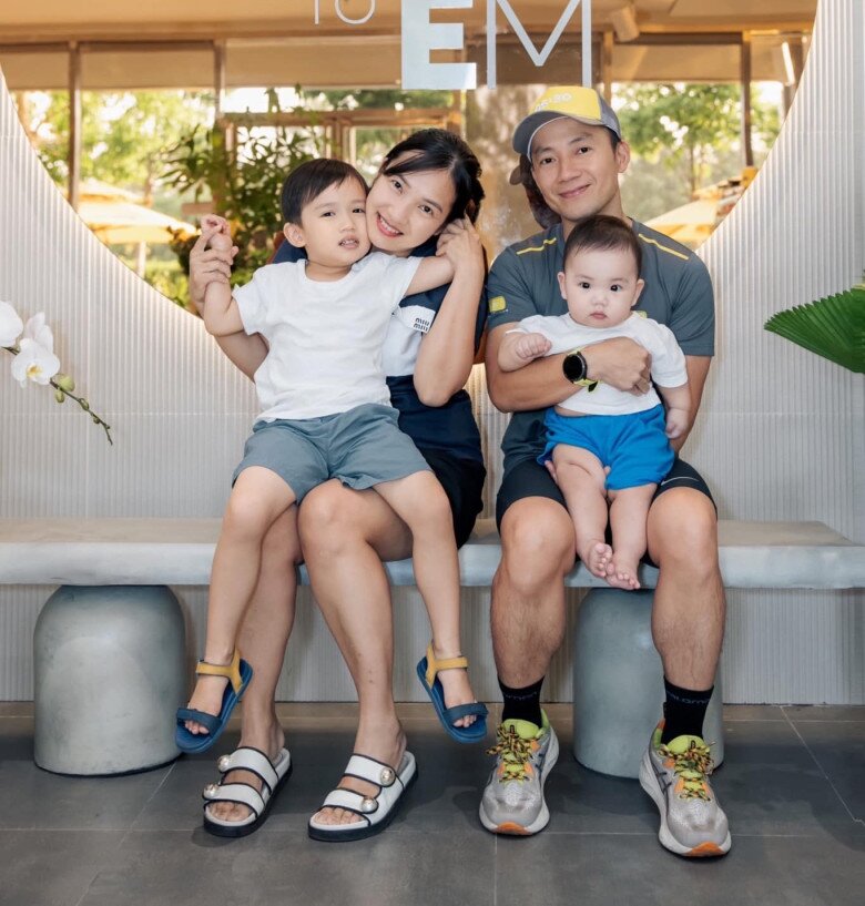 Gia đình hạnh phúc của Tiến Đạt và Thụy Vy.