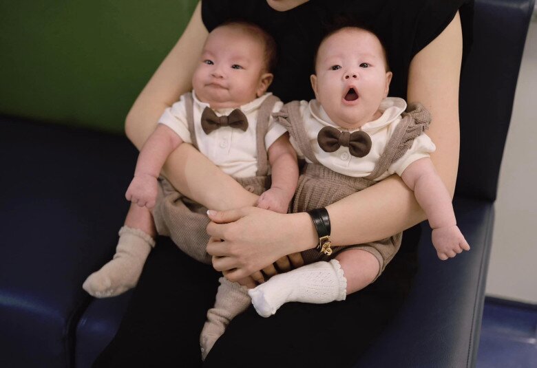 2 cặp sinh đôi của sam và phương oanh ngoại hình đáng yêu như hoạt hình tính cách hoàn toàn trái ngược - 1