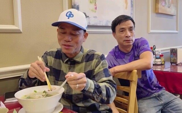 Bố ruột xuân mai bị đồn mở quán phở chửi ở mỹ tiết lộ khả năng đặc biệt để kiếm gần 200 triệu mỗi tháng - 2