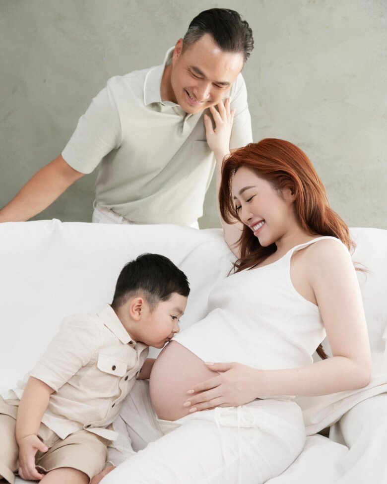 Sao việt chụp ảnh bầu cùng con vân trang vật lộn với 3 con gái quý tử nhà chi bảo diễn sâu chuẩn con nhà nòi - 9