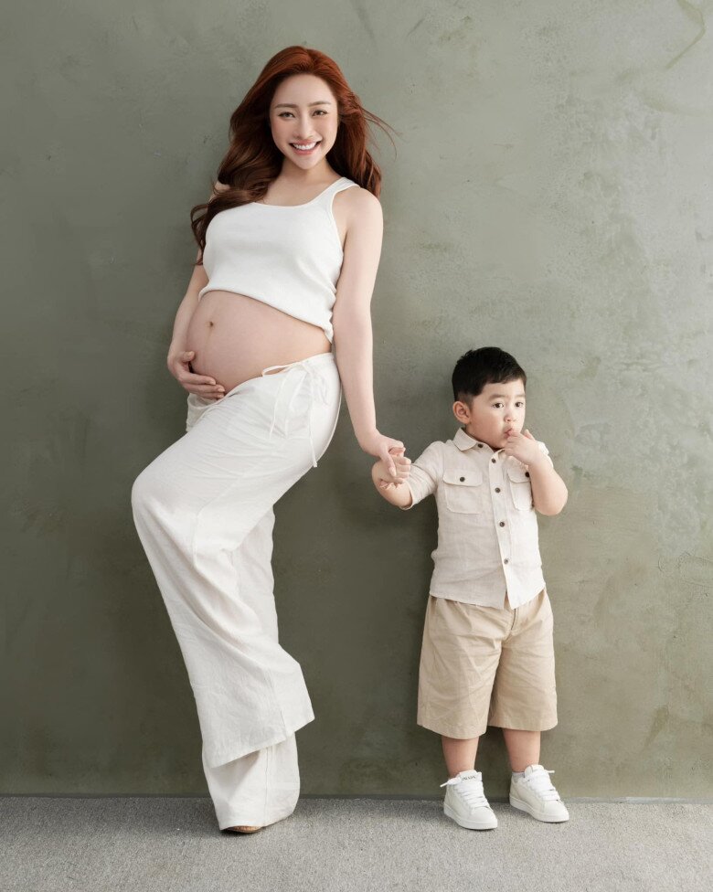 Sao việt chụp ảnh bầu cùng con vân trang vật lộn với 3 con gái quý tử nhà chi bảo diễn sâu chuẩn con nhà nòi - 11