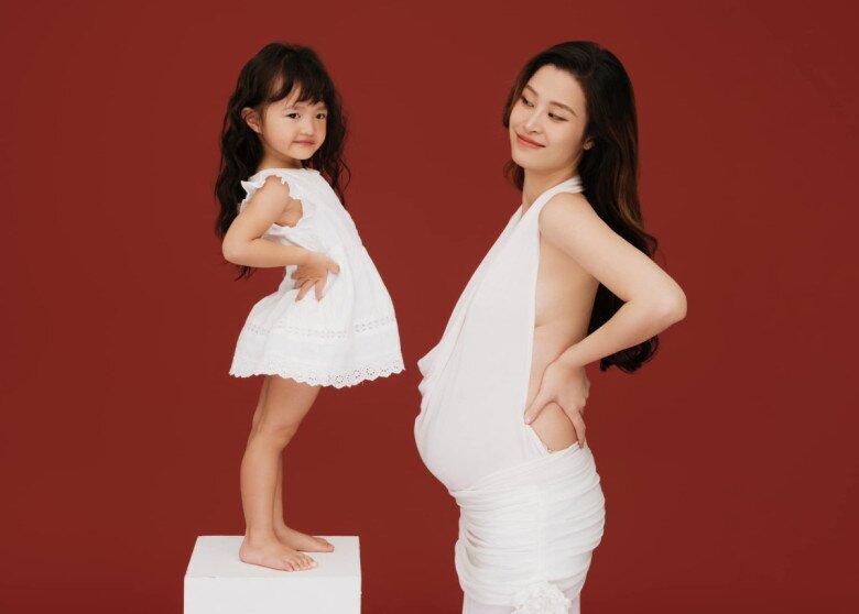 Sao việt chụp ảnh bầu cùng con vân trang vật lộn với 3 con gái quý tử nhà chi bảo diễn sâu chuẩn con nhà nòi - 7