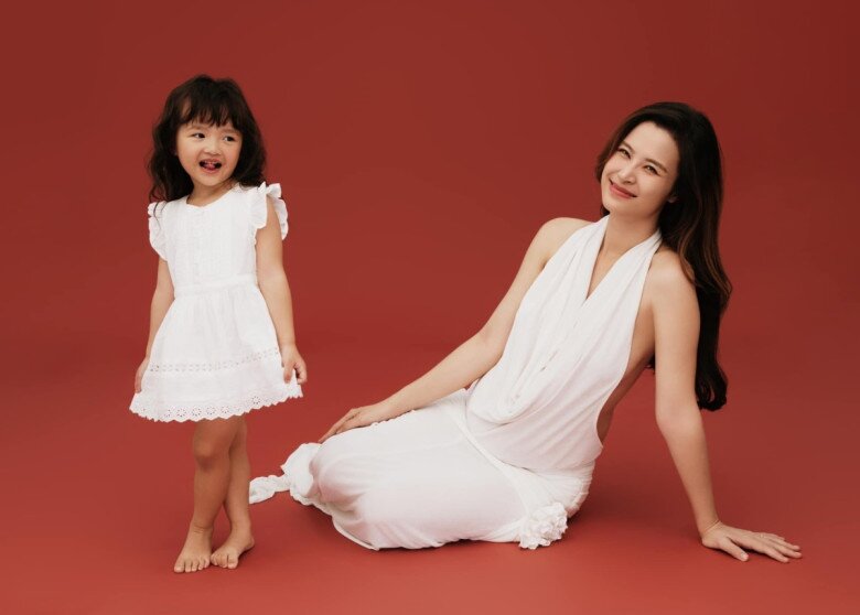 Sao việt chụp ảnh bầu cùng con vân trang vật lộn với 3 con gái quý tử nhà chi bảo diễn sâu chuẩn con nhà nòi - 6