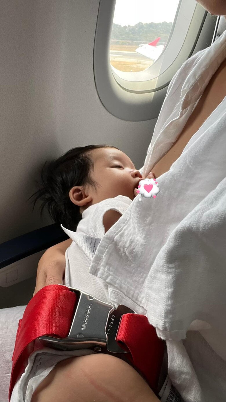 Con gái á hậu hoàng my vừa ra đời đã đi du lịch sang chảnh mặc áo tắm khoe khúc giò yêu hết chỗ chê - 7