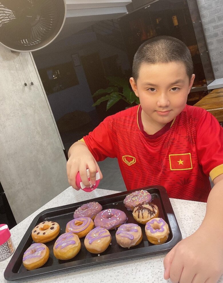 Con sao việt trổ tài làm bánh quý tử nhà lê phương làm bánh trung thu con trai tăng thanh hà cực chuyên nghiệp - 7