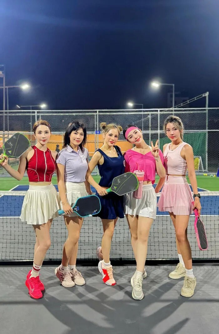 Những cặp đôi bị đồn hẹn hò trên sân pickleball xoài non - gil lê dính nhau không rời quỳnh kool bị chê làm lố - 4