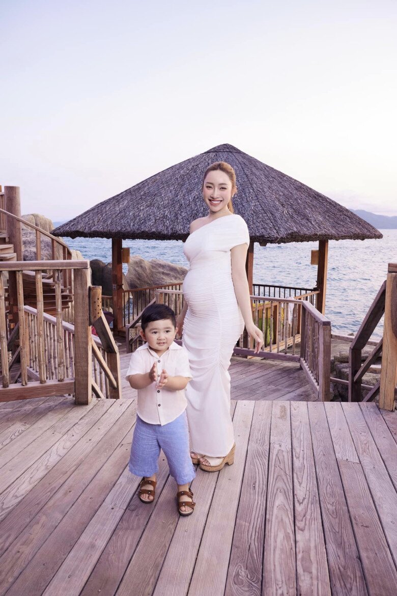 Quý tử của chi bảo đi học về khoanh tay chào ba thiếu gia sống trong nhung lụa được mẹ dạy dỗ cực nghiêm - 7