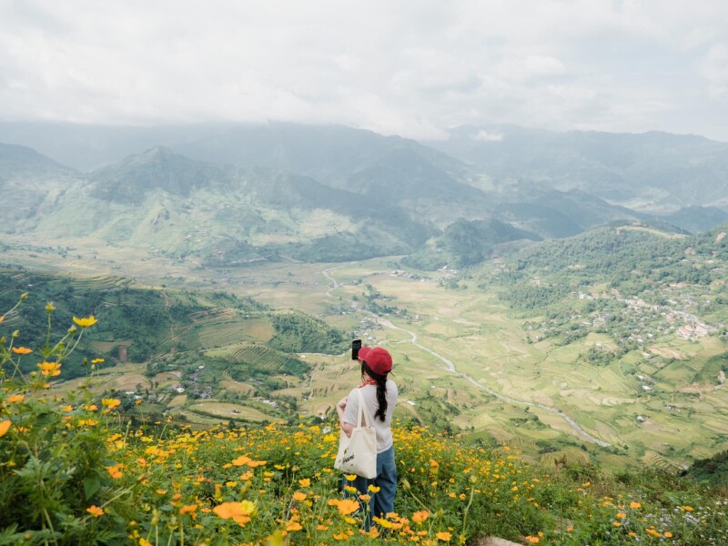 Thời tiết tại vùng núi Mù Cang Chải diễn ra thất thường, lúc nắng lúc mưa, lúc có luồng gió lạnh đặc biệt vào khoảng thời gian tháng 9, tháng 10, tháng 11. Du khách cần chú ý đem theo áo ấm, áo mưa, đảm bảo sức khoẻ trong chuyến du lịch của mình. (Ảnh: Nguyễn Thùy Dương