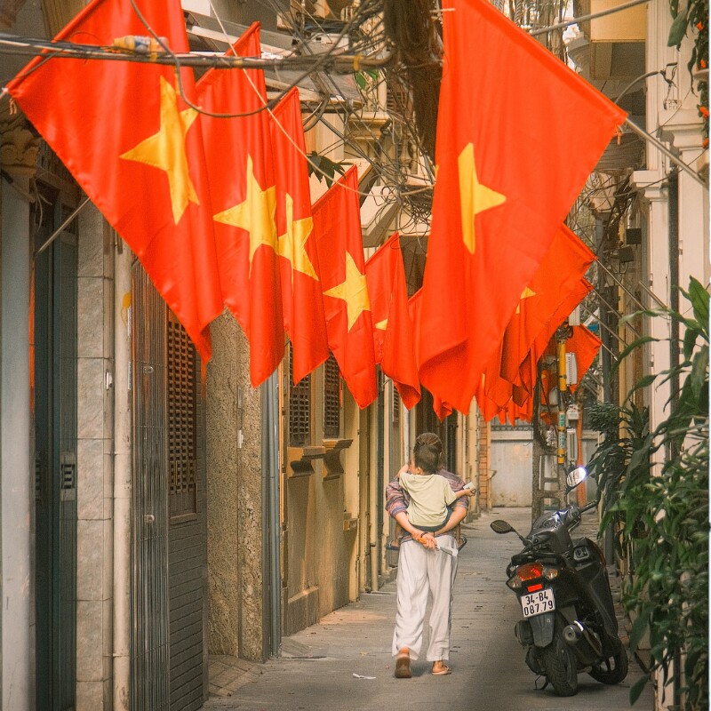 Đi sâu vào những con ngõ nhỏ của Hà Nội, bạn cũng dễ dàng bắt gặp hình ảnh yên bình như thế này. (Ảnh: Quang Anh)