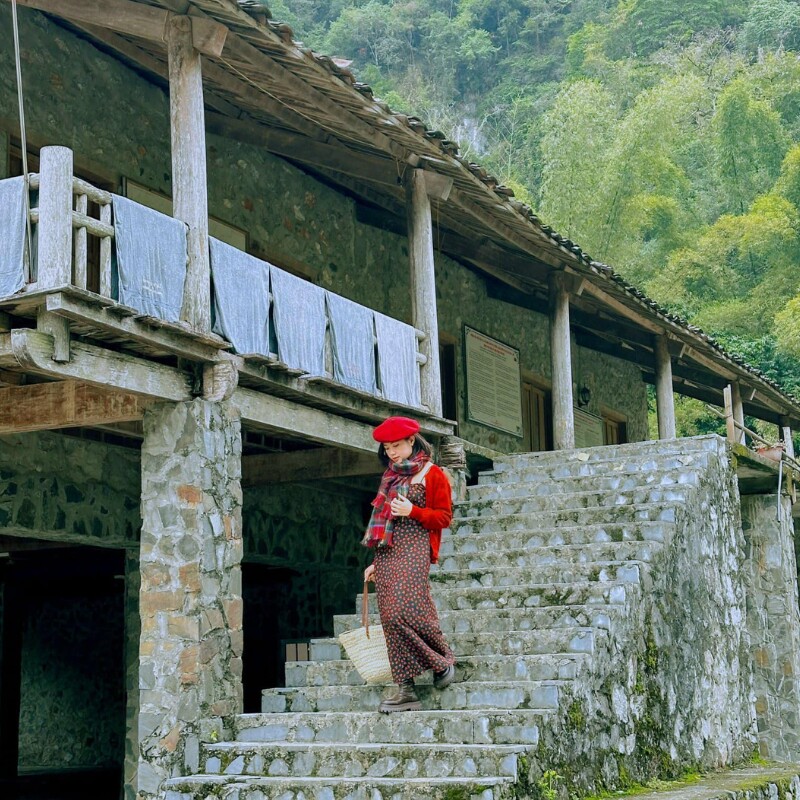 Bạn nên đến làng vào thời gian từ tháng 9 - 10 bởi thời gian này đặc điểm thời tiết rất tốt, thoáng mát, dễ chịu, không mưa. Chính vì vậy, rất thuận lợi cho việc tham quan và ngắm nhìn cảnh vật nơi đây. (Ảnh: Linh Xinh)