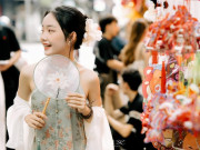 Lifestyle - Người Hà Nội đua nhau "check-in" Trung thu sớm tại con phố chỉ dài 300 m nhưng rực rỡ nhất Thủ đô