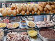Lifestyle - Đi tìm tiệm bánh mì lâu đời nổi tiếng nhất Sài Gòn, có tiệm gần 90 năm vẫn 1 hương vị