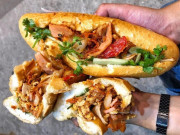 Lifestyle - Đi tìm những tiệm bánh mì lâu năm nổi tiếng nhất Hà Nội, tuổi đời hơn 80 năm, muốn ăn phải xếp hàng