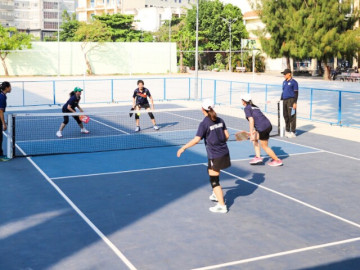Chơi pickleball có đắt đỏ như lời đồn?