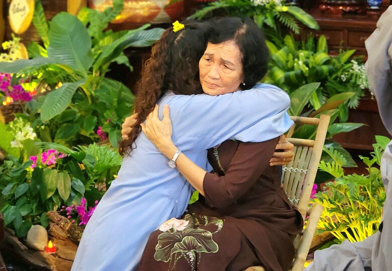 Lễ Vu Lan không chỉ là dịp để con cháu cầu nguyện cho ông bà, cha mẹ đã khuất, mà còn để bày tỏ lòng biết ơn đối với cha mẹ, chăm sóc và yêu thương khi đấng sinh thành còn hiện diện trên cõi đời này…