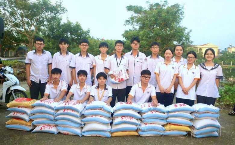 Bên cạnh phát triển tài năng, nhà trường luôn đề cao, dạy học sinh về giá trị đạo đức, tinh thần giúp đỡ những hoàn cảnh khó khăn.