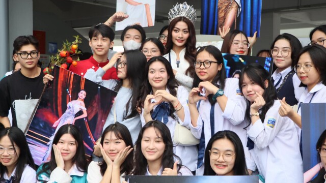 Bùi Thị Xuân Hạnh - cựu học sinh lớp chuyên Hoá (khoá 58) trường THPT Chuyên Lương Văn Tuỵ đăng quang Hoa hậu hoàn vũ Việt Nam 2023. Hiện tại, cô đang theo học ngành Quản trị dịch vụ Du lịch và Lữ hành, trường Đại học Kinh tế Quốc dân. 