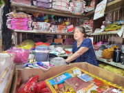 Tiêu dùng - Khu chợ phục vụ “cõi âm” ở Sài Gòn vắng khách đến lạ, tiểu thương lắc đầu ngao ngán: “Chưa bao giờ ế đến vậy...”