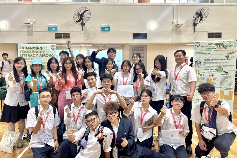 Học sinh Trường Bưởi nổi tiếng với khả năng học tập tốt, năng nổ tham gia hoạt động ngoại khoá. Mỗi năm, ngôi trường này đều có tỉ lệ chọi cao trong kỳ thi tuyển sinh 10.