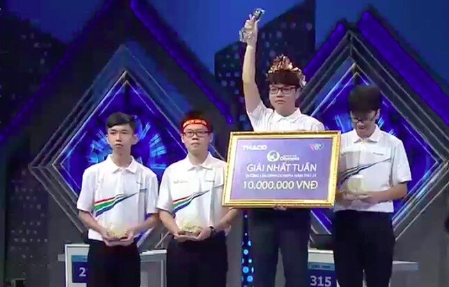 Trong trận đấu tuần 2, tháng 2, quý III, thí sinh Nguyễn Tuấn Minh - đại diện trường THPT Chu Văn An tạo kỷ lục tại cuộc thi Đường lên đỉnh Olympia với mốc điểm khởi động đạt 115 điểm. Chung cuộc, nam sinh giành vòng nguyệt quế về cho trường về tổng điểm 315.