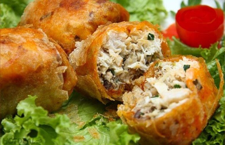 Nem cua bể chính là một sự lựa chọn hoàn hảo cho bạn mang về làm quà cho người thân khi du lịch tại Hải Phòng.