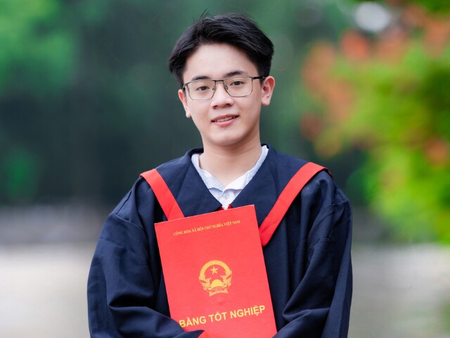 Xuân Hoàng - Thủ khoa đầu vào trường Đại học Kinh Tế - Luật TP.HCM với mức điểm 28,9 ở tổ hợp A00. Nam sinh theo đuổi ngành Công nghệ tài chính