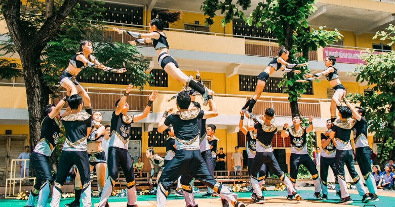 Học sinh của trường đạt nhiều thành tích lớn nhỏ trên toàn thành phố và cả nước, nổi tiếng trong số đó có đội tuyển Bóng rổ nữ, đội tuyển Bơi, đội tuyển Cheerleading...