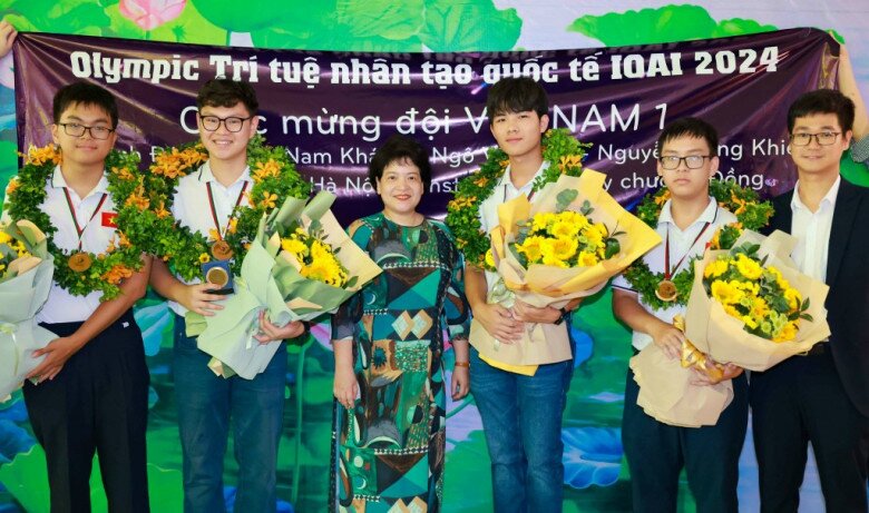 Học sinh trường THPT Chuyên Hà Nội - Amsterdam lần đầu đến với kỳ thi Olympic Trí tuệ nhân tạo quốc tế nhưng đã giành giải Huy chương Đồng chung cuộc và giải Đồng ở phần thi Thực hành.