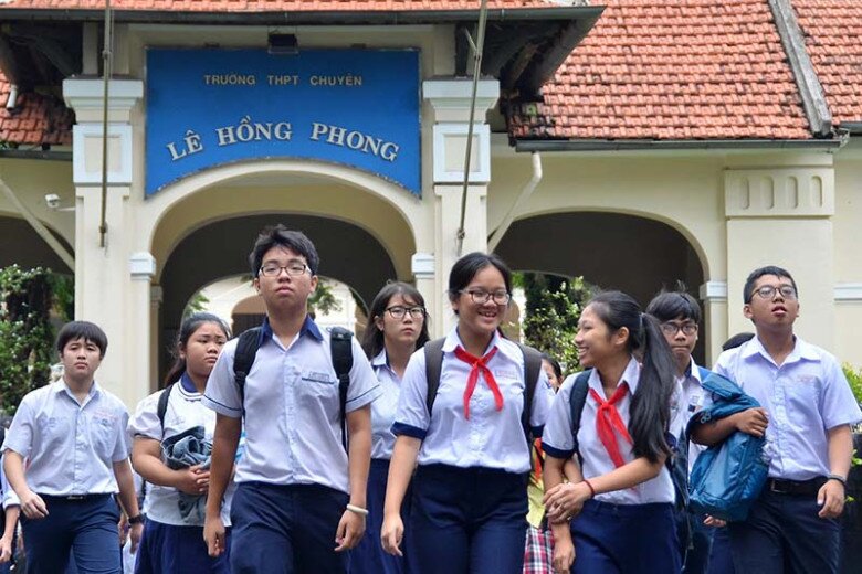 Đề thi chuyên vào trường THPT Chuyên Lê Hồng Phong luôn được đánh giá cao khi yêu cầu thí sinh phải vận dụng logic cùng kiến thức chuyên môn. Vì thế, các sĩ tử muốn trở thành học sinh của ngôi trường này là điều không dễ dàng.