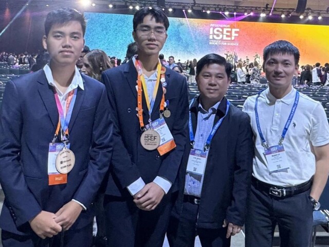 Với dự án Phần mềm tích hợp học sâu để phân vùng và tái tạo cấu trúc tim nguyên khối trong không gian 3D mô phỏng cho ứng dụng thực hành y khoa hai học sinh trường THPT Chuyên Lê Hồng Phong làm rạng danh nền giáo nước nhà trên đất Mỹ.