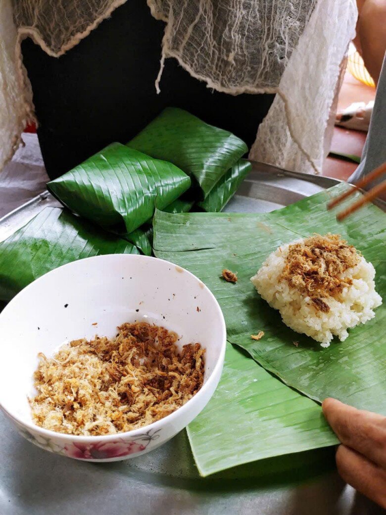 Tại Tuyên Quang, nhóm Xanh Việt Nam trích quỹ 10 triệu đồng để mua nguyên liệu, gói bánh gửi tặng đồng bào miền Bắc. Các thành viên đã mất hơn 1 ngày để thực hiện, sau đó chuyển đến các hộ dân trong vùng lũ.