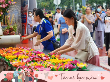 Hàng ngàn người dân ở Sài Gòn đến chùa dâng hương, nghẹn ngào nhớ về cha mẹ mùa Vu Lan báo hiếu