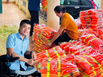 Hình ảnh ấm lòng ở Sài Gòn: Người dân trắng đêm săn áo phao, gửi hàng hoá hỗ trợ vùng lũ miền Bắc