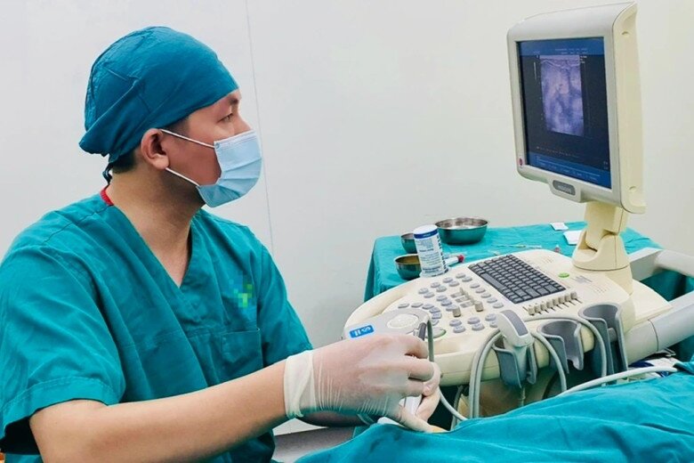 Theo bác sĩ Mạnh, những người chuyển giới tự ý thay đổi liều dùng hoặc không tuân thủ chỉ định của bác sĩ sẽ rất nguy hiểm đến tính mạng. Ảnh: BSCC.