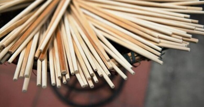 Đũa sau khi rửa xong hay sấy khô hoặc phơi khô dưới ánh nắng mặt trời để tránh vi khuẩn phát triển. Ảnh minh họa. 