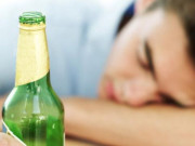 Sức khỏe - Đau đầu sau khi uống rượu, người đàn ông ngoại quốc chủ quan nằm nghỉ để rồi phải đi cấp cứu vì đột quỵ