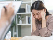 Sức khỏe - Người phụ nữ đau đầu, tự uống thuốc không đỡ, vào viện đã nguy kịch vì não bị tổn thương