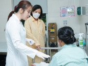 Sức khỏe - Mẹ liên tục chỉ vào miệng kêu đau, con gái nghĩ bị nhiệt và đau răng, khi đi khám kết quả khiến cả nhà bàng hoàng