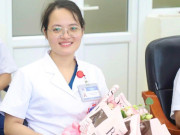 Sức khỏe - Tin mừng: Nữ bác sĩ bị tấm kính quán cà phê rơi vào người đã quay trở lại đi làm buổi đầu tiên