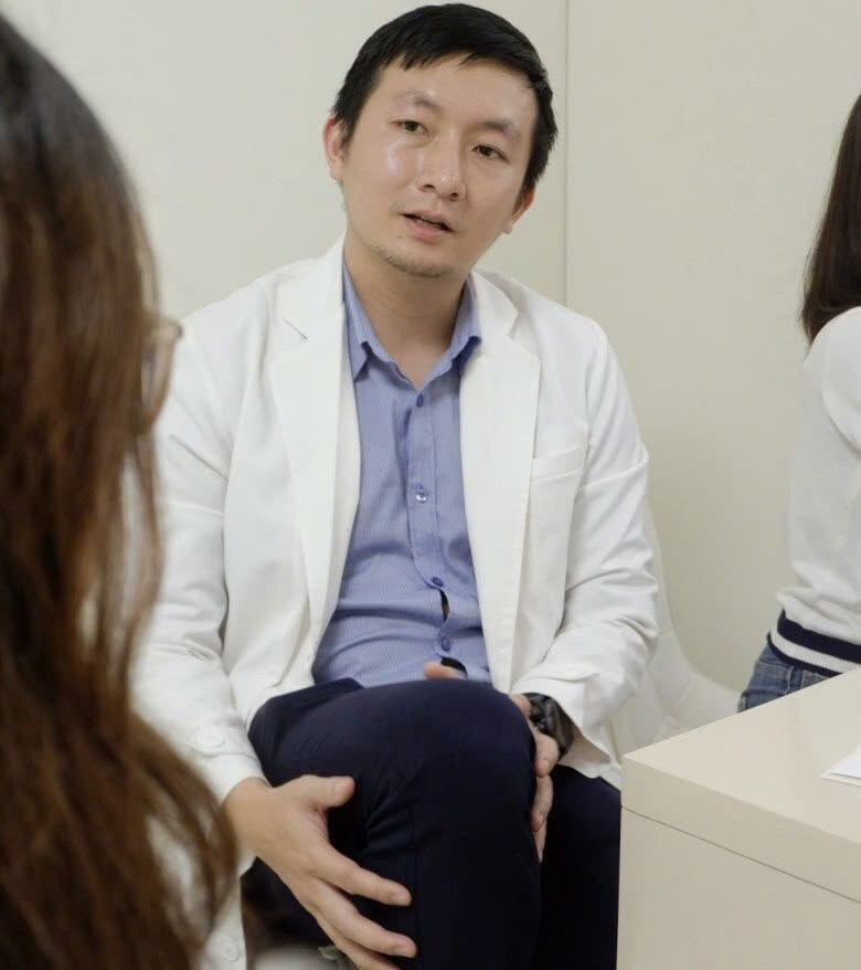 Bác sĩ Mạnh cho biết, nhiều người chuyển giới mắc ung thư vì tâm lý e ngại khi đi khám. 