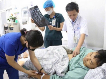 Vụ sập cầu Phong Châu - Phú Thọ: Nạn nhân nặng nhất đã được chuyển lên tuyến trên