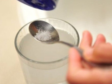 Lan truyền video uống nước muối đặc để chữa bệnh, bác sĩ cảnh báo sự hưng phấn giả tạo và điều cực nguy hiểm