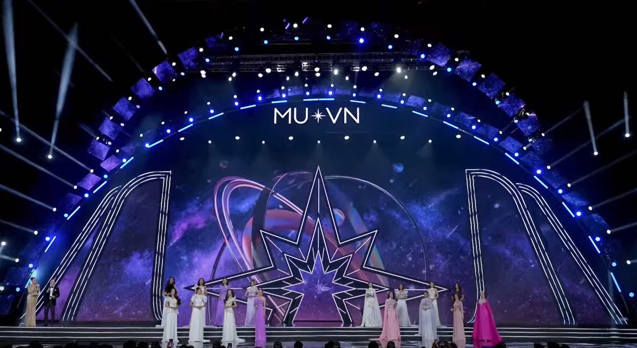 Trực tiếp đêm chung kết Miss Universe Việt Nam 2024: Lộ diện Top 5 thí sinh - 31