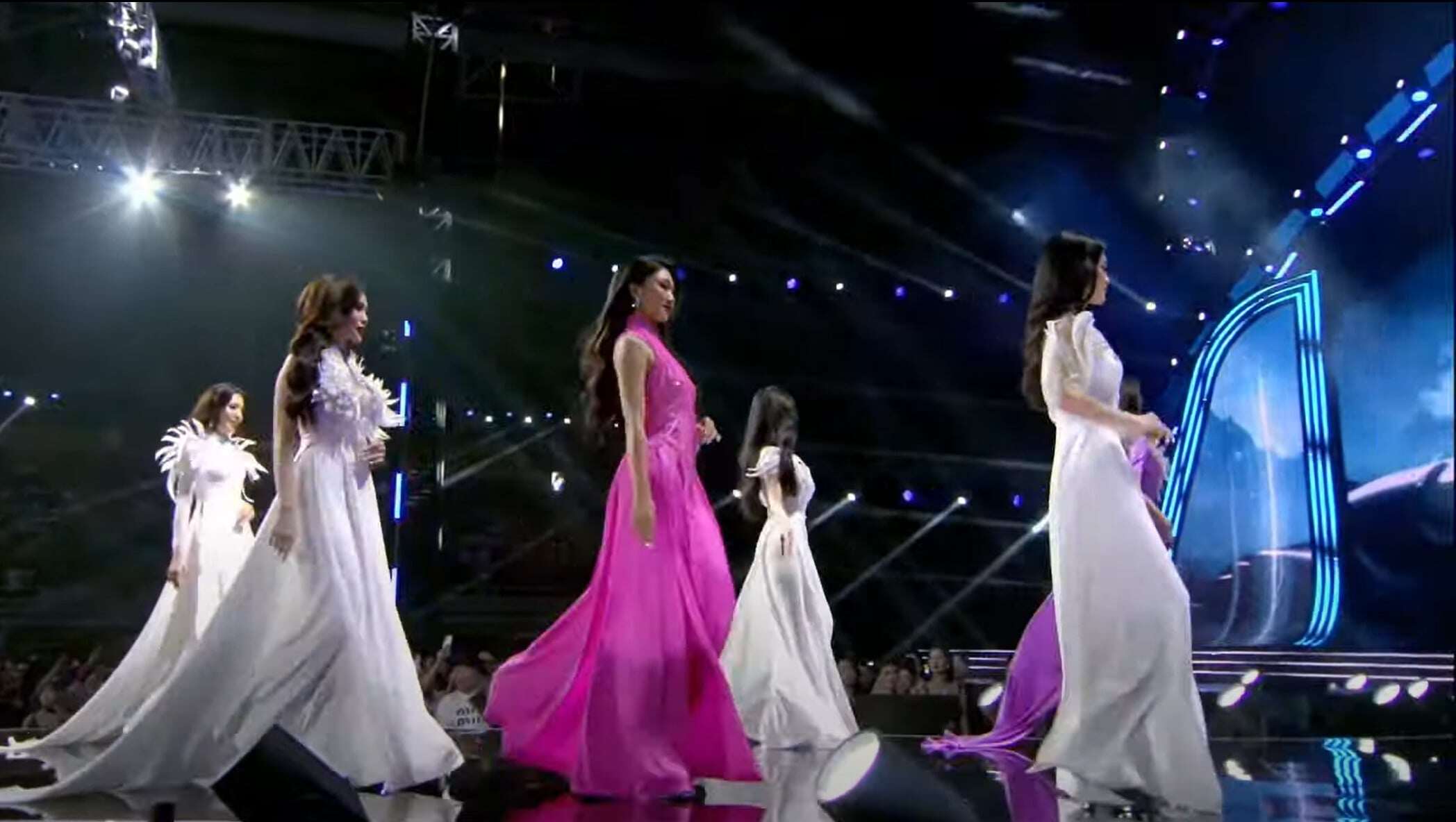 Trực tiếp đêm chung kết Miss Universe Việt Nam 2024: Top 3 thí sinh xuất sắc nhất lộ diện - 37