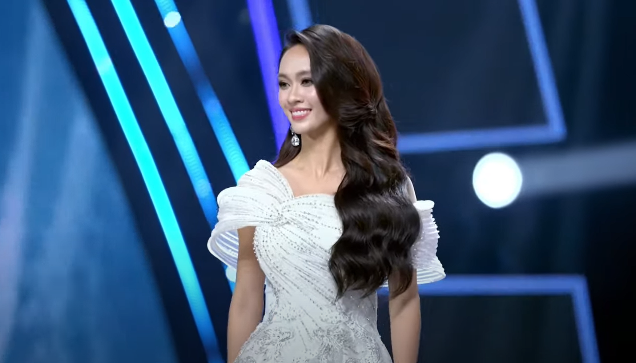 Trực tiếp đêm chung kết Miss Universe Việt Nam 2024: Top 10 chính thức lộ diện - 17