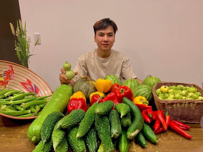 Hai chàng trai Việt mượn đất trồng rau ở Nhật, biến mái lán giữa vườn thành lá cờ Tổ quốc - 9