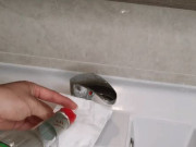 Nhà đẹp - Nhỏ vài giọt này lên vòi nước, xoa nhẹ vài cái sẽ bóng loáng, sạch bong như mới