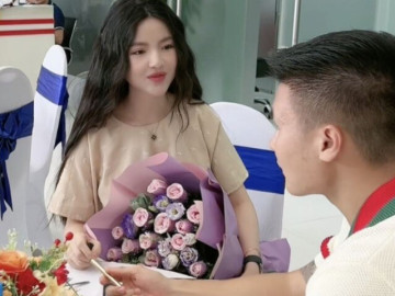 Chu Thanh Huyền đón tuổi mới, Quang Hải tặng quà khủng cho bà xã khiến nhiều người xuýt xoa